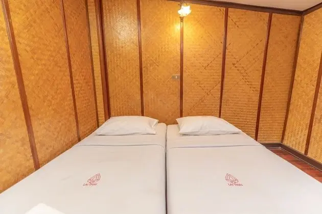 Room with Shared bathroom