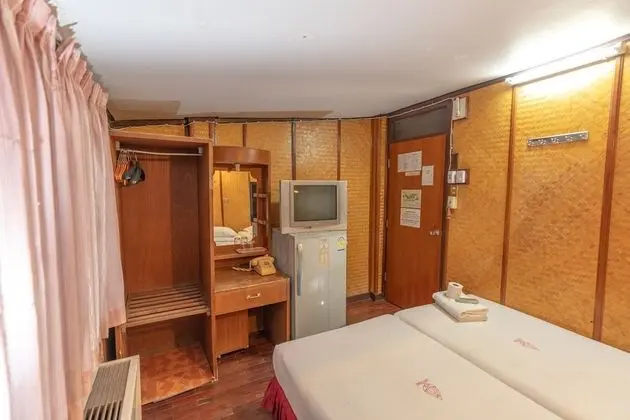 Room with Shared bathroom
