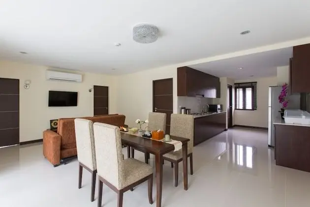 Family Room, 2 Bedrooms
