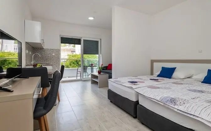 Stüdyo, Kısmi Deniz Manzaralı