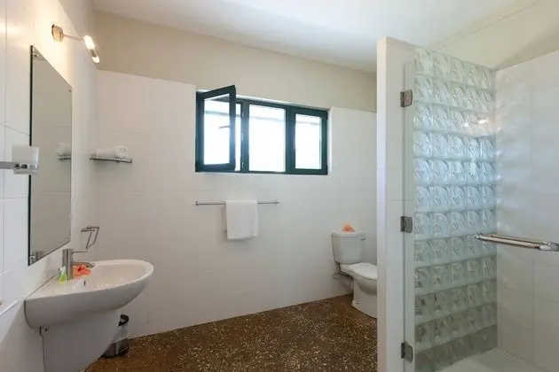 Deluxe Üç Kişilik Oda, Denize Bakan