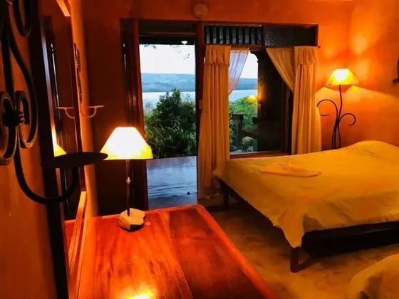 Standard Tek Büyük Yataklı Oda, 2 Çift Kişilik Yatak, Göl Manzaralı