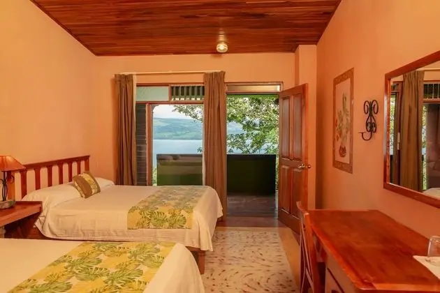 Standard Tek Büyük Yataklı Oda, 2 Çift Kişilik Yatak, Göl Manzaralı