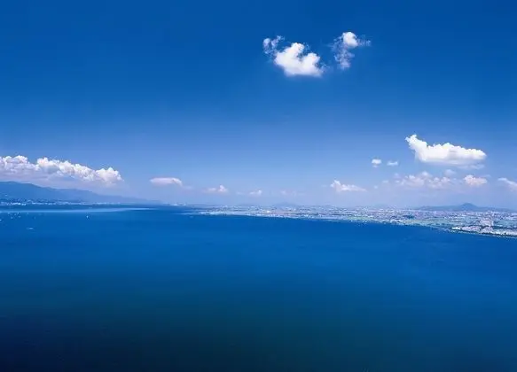İki Ayrı Yataklı Oda, Sigara İçilmez (Lake Floor)