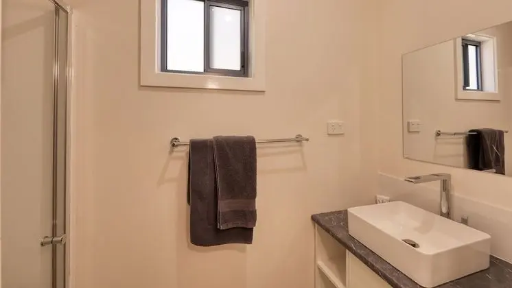 Standard Kulübe, Göl Manzaralı
