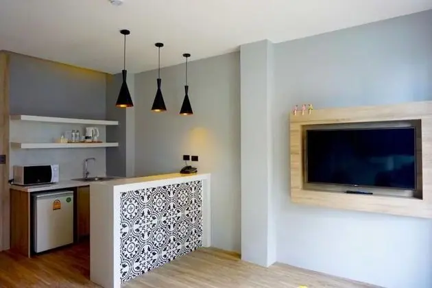 Deluxe Tek Büyük Yataklı Oda, Havuz Manzaralı