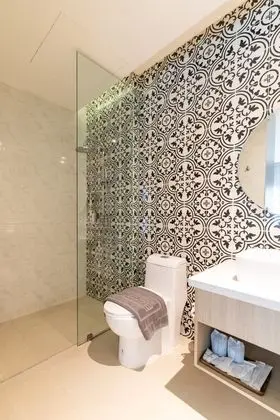Deluxe Tek Büyük Yataklı Oda, Havuz Manzaralı