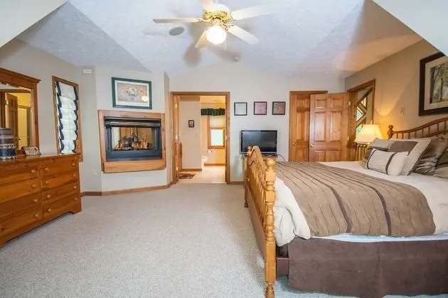 Ev, Birden Çok Yatak, Sıcak Su Havuzu