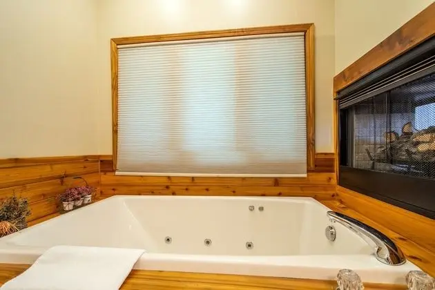 Ev, Birden Çok Yatak, Sıcak Su Havuzu