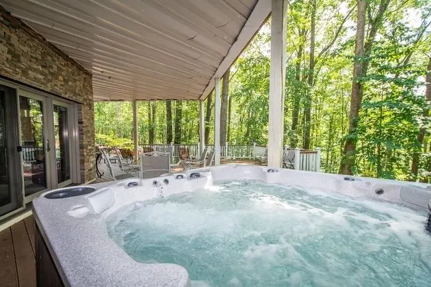 Ev, Birden Çok Yatak, Sıcak Su Havuzu