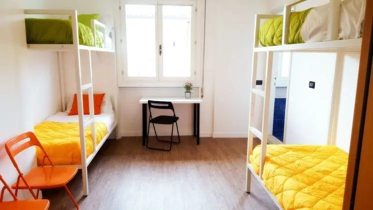 Ortak Ranzalı Oda, Karma Ranzalı Oda (1 Bed in a  4 Bed Mixed Dormitory)