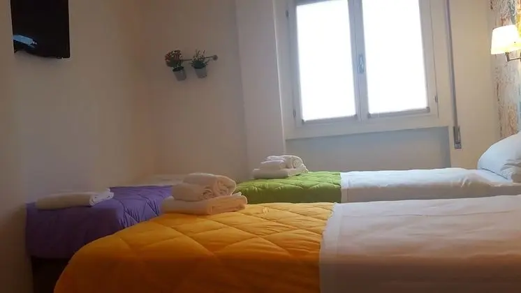 Üç Kişilik Oda