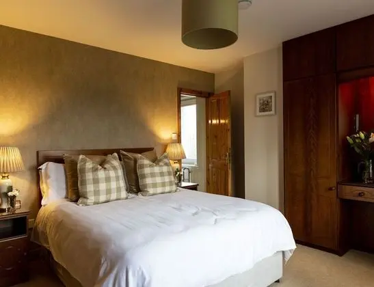 Deluxe Tek Büyük Yataklı Oda, Banyolu/Duşlu, Göl Manzaralı (Heron View Room)
