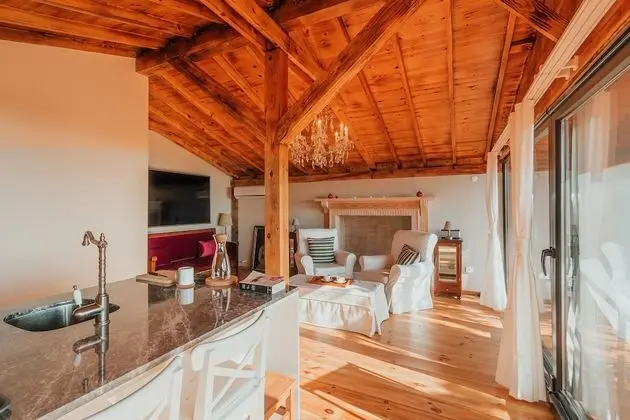 Penthouse, Fireplace, Lake View