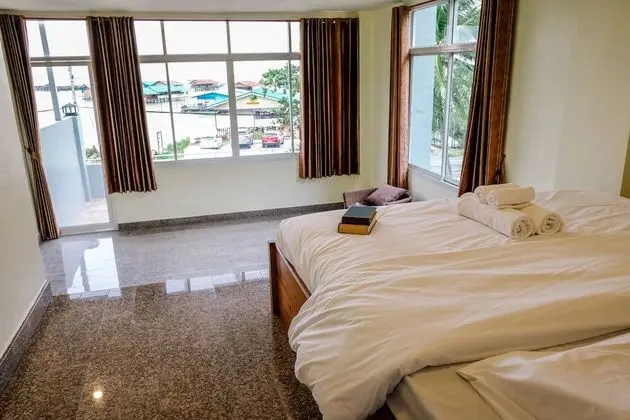 Lake View Suite