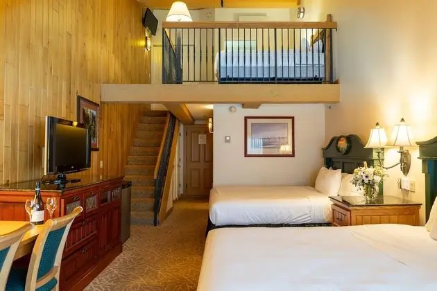 Loft 2 Queen Bed - Lodges