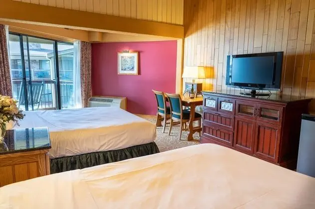 Loft 2 Queen Bed - Lodges