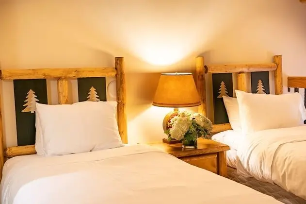 Loft 2 Queen Bed - Lodges