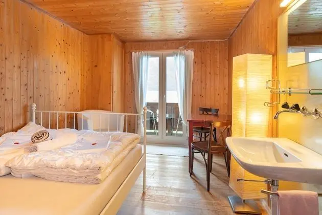 Basic Tek Büyük Yataklı Oda, Ortak Banyo, Göl Manzaralı