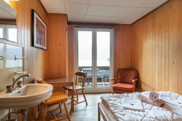 Basic Tek Büyük Yataklı Oda, Ortak Banyo, Göl Manzaralı