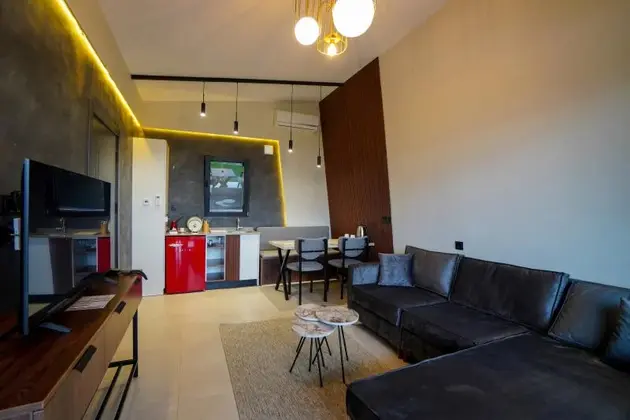 Garden Suite Custom Göl Manzaralı Özel Havuzlu Oda