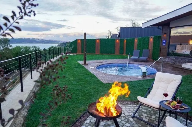 Garden Suite, Göl Manzaralı, Isıtmalı Özel Havuzlu