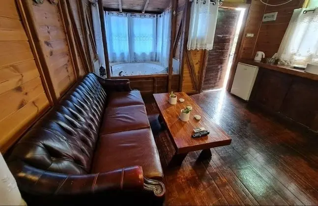 Romantic Kulübe, 1 En Büyük (King) Boy Yatak ve Çekyat