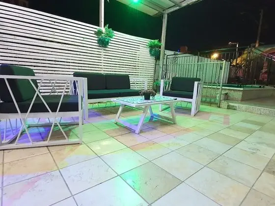 Romantic Kulübe, 1 En Büyük (King) Boy Yatak ve Çekyat