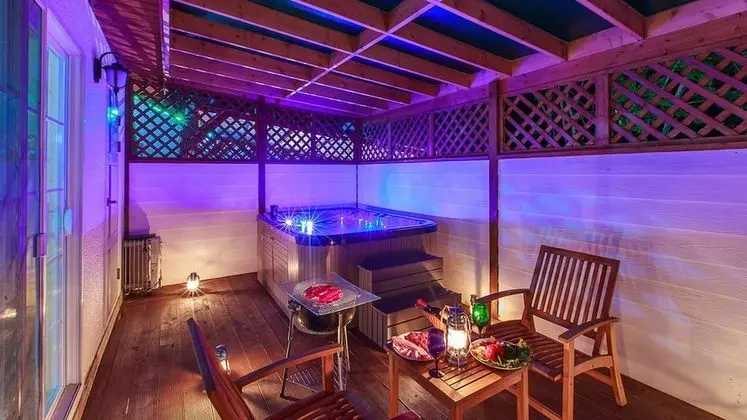 Spa Cloud - Extra person charge on site more than 2 people