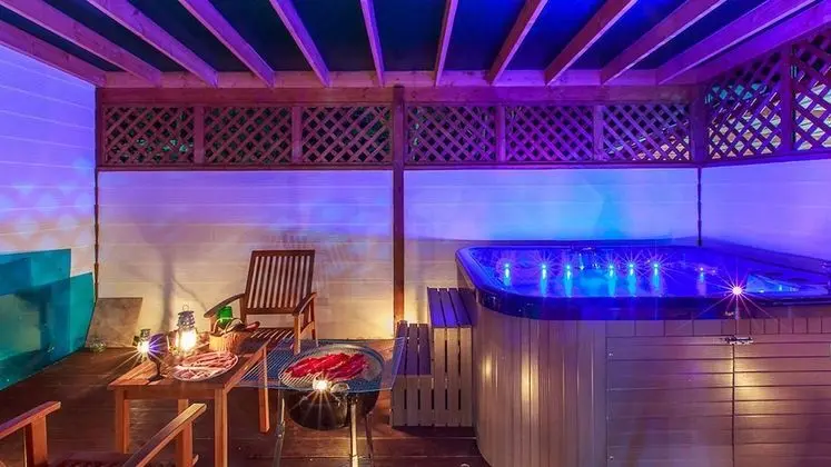 Spa Wind - Extra person charge on site more than 2 people