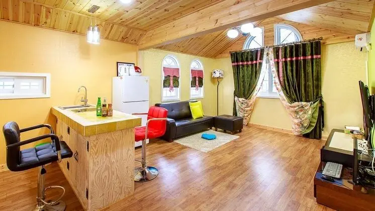 Sun - Extra person charge on site more than 2 people