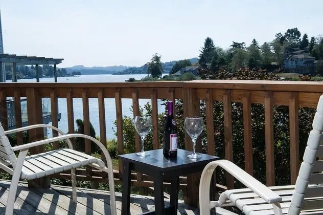 Ev, Birden Çok Yatak (Lake Point Hideaway)