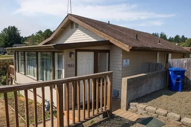 Ev, Birden Çok Yatak (Lake Point Hideaway)