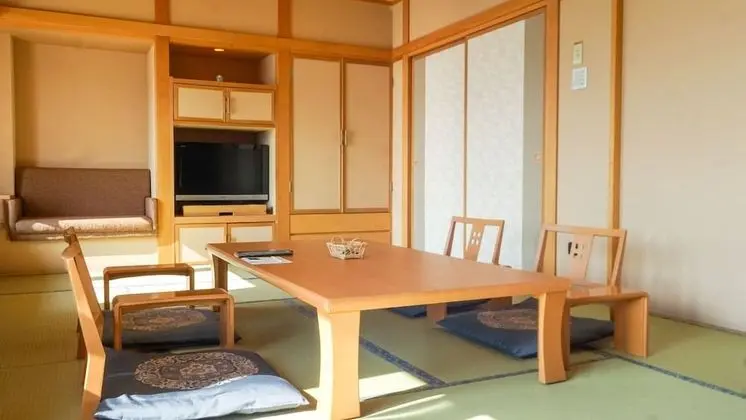 Traditional Oda, Sigara İçilmez, Göl Manzaralı (Japanese Style)