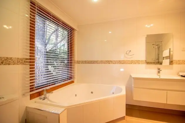 Stüdyo, Göl Kenarı (Spa)