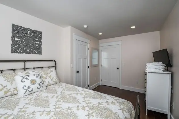 Ev, Birden Çok Yatak, Sıcak Su Havuzu