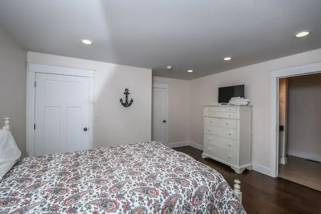 Ev, Birden Çok Yatak, Sıcak Su Havuzu