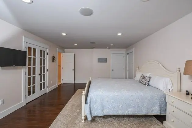 Ev, Birden Çok Yatak, Sıcak Su Havuzu