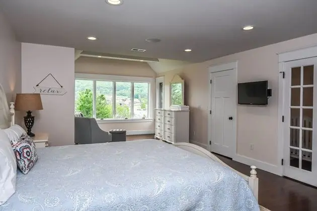 Ev, Birden Çok Yatak, Sıcak Su Havuzu