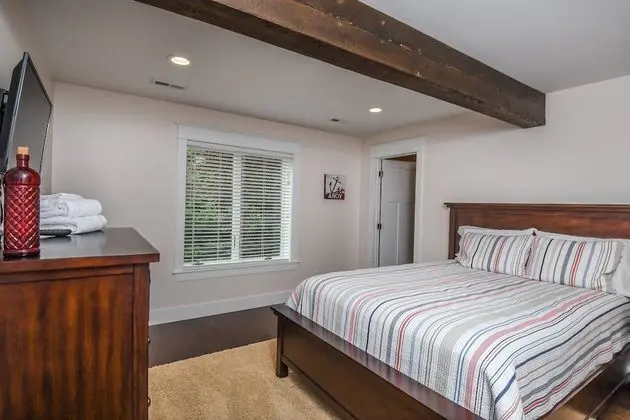 Ev, Birden Çok Yatak, Sıcak Su Havuzu