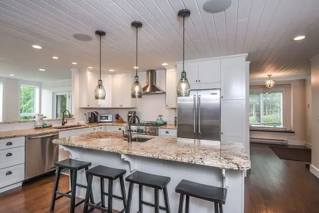 Ev, Birden Çok Yatak, Sıcak Su Havuzu