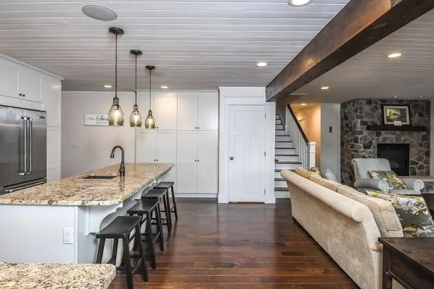 Ev, Birden Çok Yatak, Sıcak Su Havuzu