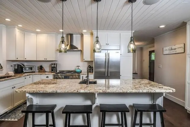 Ev, Birden Çok Yatak, Sıcak Su Havuzu