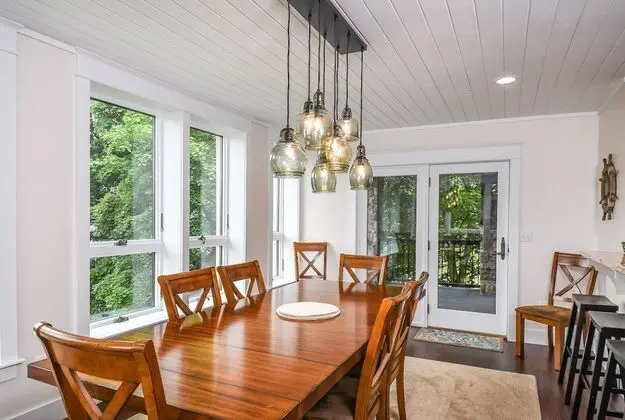 Ev, Birden Çok Yatak, Sıcak Su Havuzu