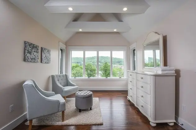 Ev, Birden Çok Yatak, Sıcak Su Havuzu