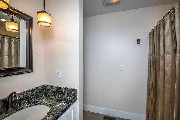 Ev, Birden Çok Yatak, Sıcak Su Havuzu