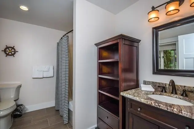 Ev, Birden Çok Yatak, Sıcak Su Havuzu