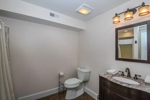 Ev, Birden Çok Yatak, Sıcak Su Havuzu