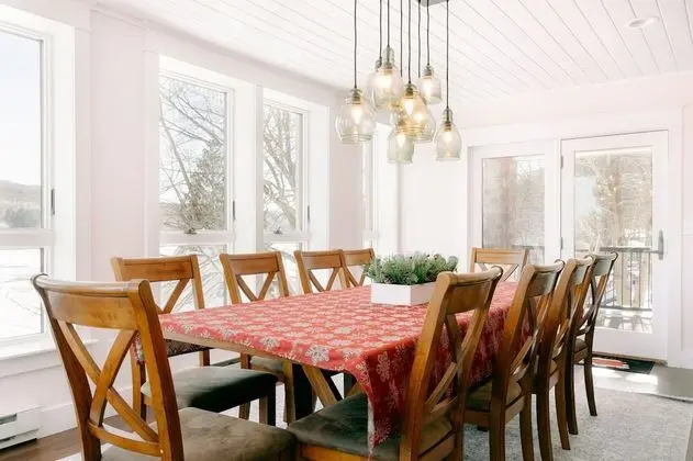 Ev, Birden Çok Yatak, Sıcak Su Havuzu