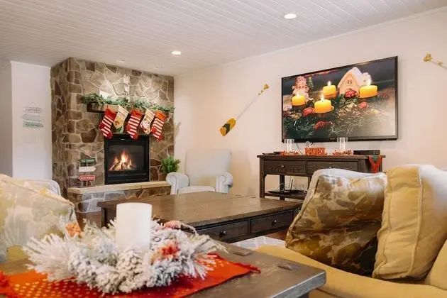 Ev, Birden Çok Yatak, Sıcak Su Havuzu